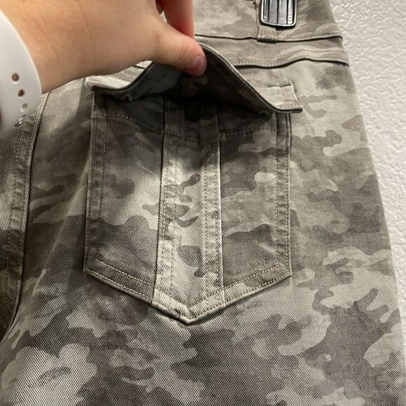 NEW Spanx Stretch Twill Ankle Cargo Pant in Stone Wash Camo Size XL Petite - Picture 8 of 10